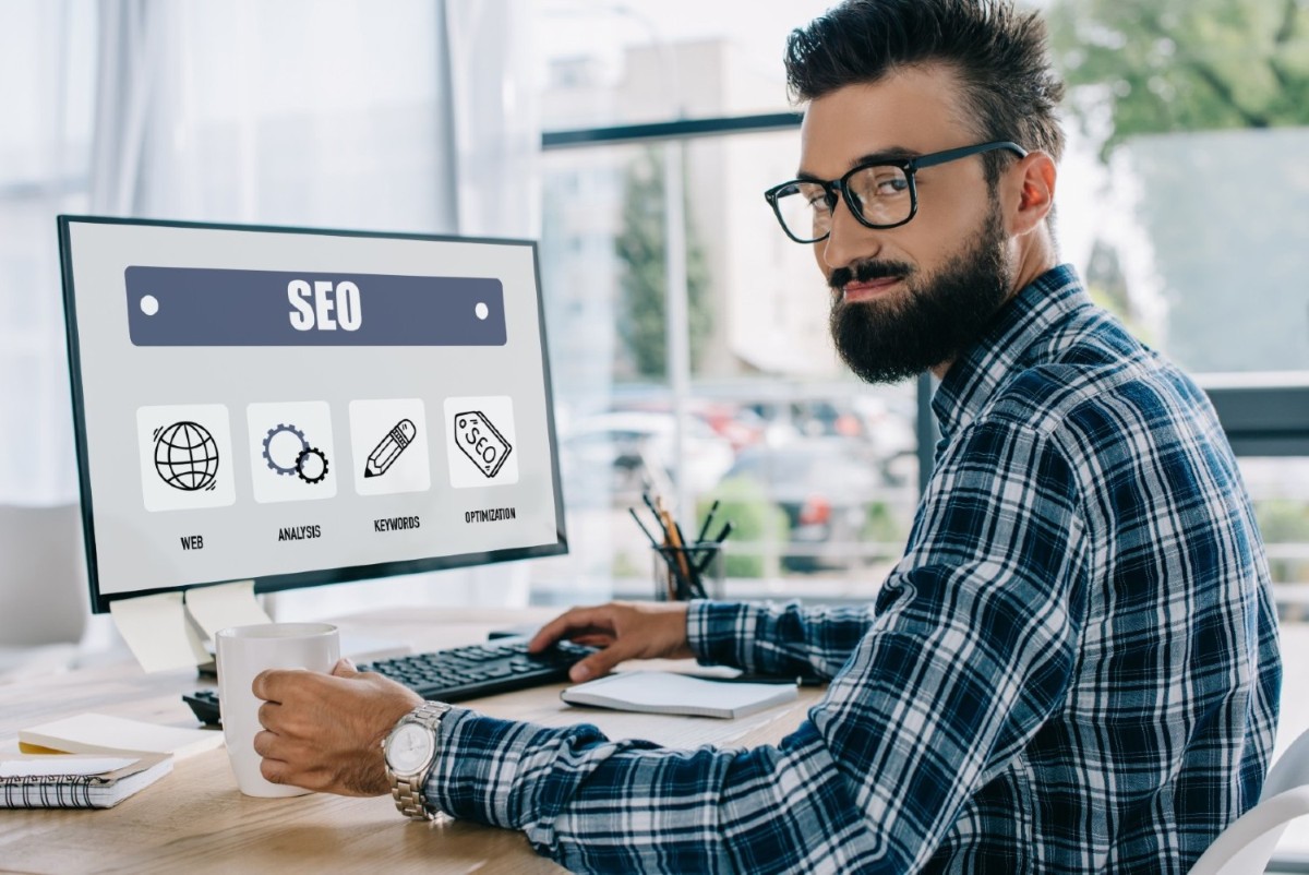 SEO expert working at office in Bareilly